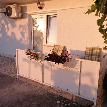 Guest House Pamela Senj  Esterno foto