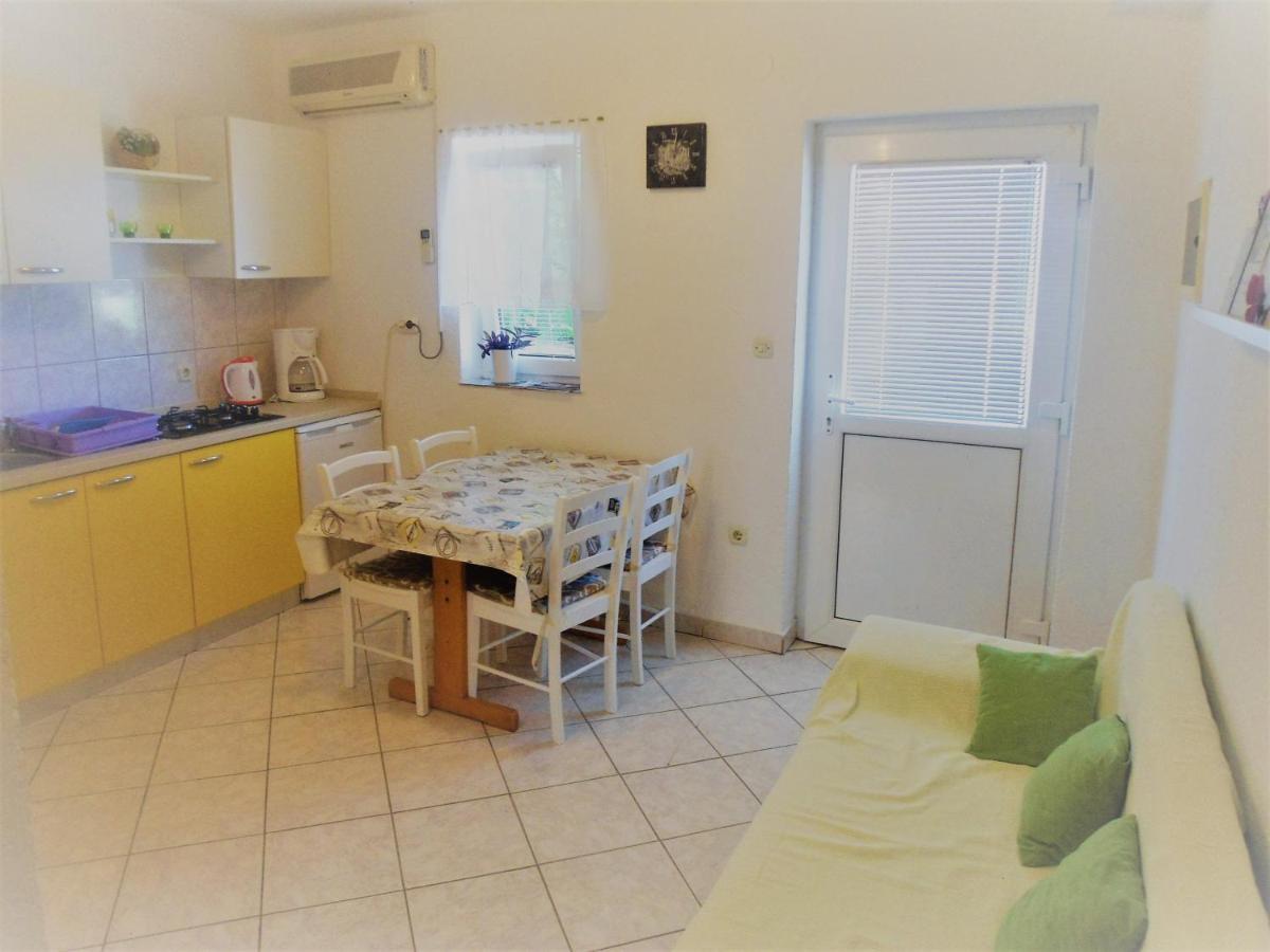 Guest House Pamela Senj  Esterno foto