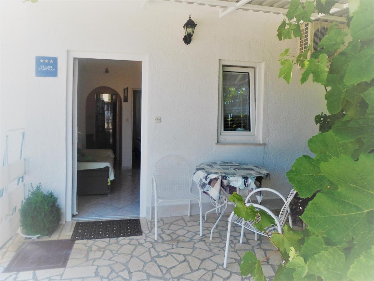 Guest House Pamela Senj  Esterno foto