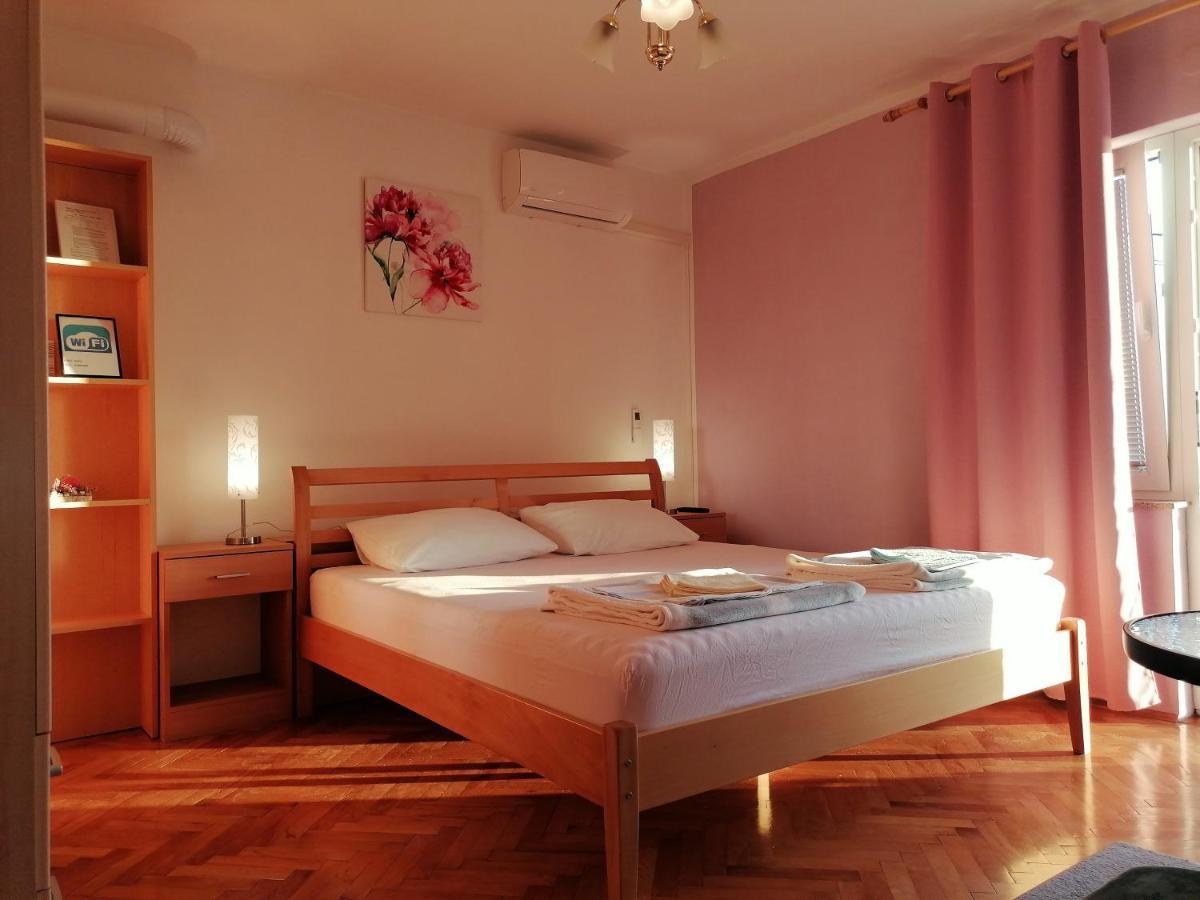 Guest House Pamela Senj  Esterno foto