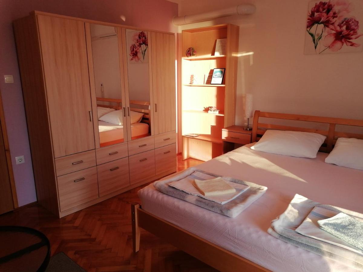 Guest House Pamela Senj  Esterno foto
