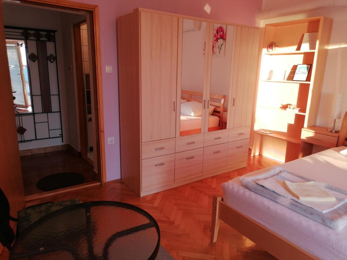 Guest House Pamela Senj  Esterno foto