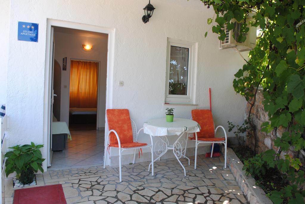 Guest House Pamela Senj  Esterno foto